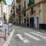 Ci spostiamo ora nel secondo locale dedicato al narghil�: il "Babylon". Si trova in via Villari, in una zona di Bari stretta tra i quartieri San Nicola, Murat e Libert�
